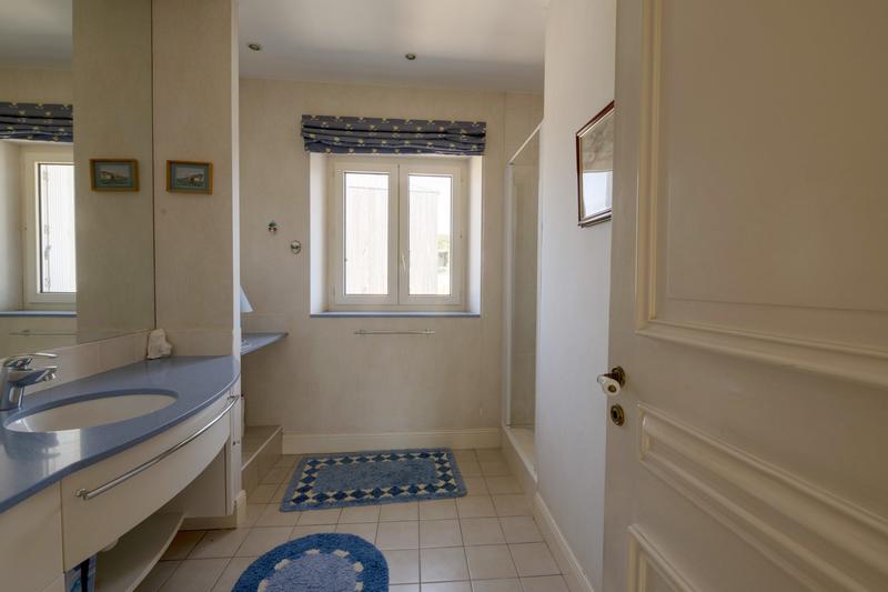 Maison - 224 m² - 7 pièces