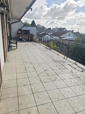 Maison - 240 m² - 7 pièces