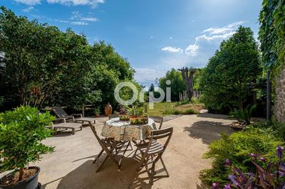 Propriété - 361 m² - 10 pièces