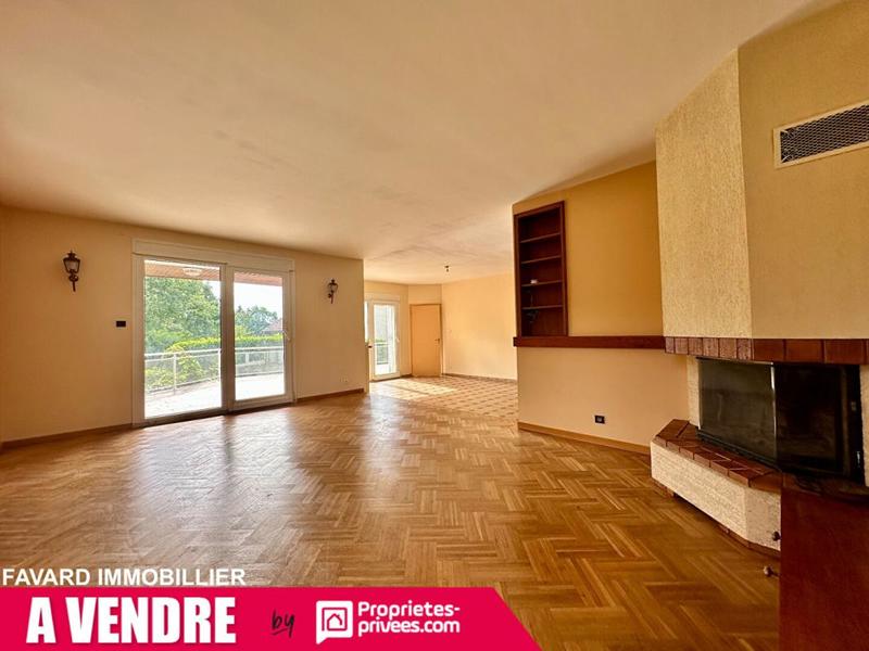Maison - 238 m² - 9 pièces