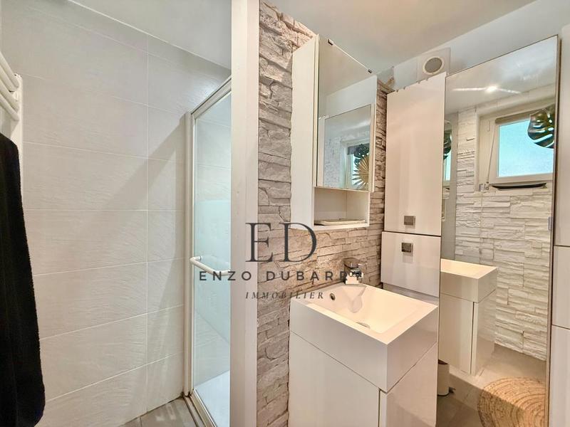 Maison - 301 m² - 9 pièces