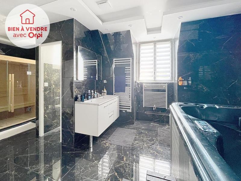 Appartement - 136 m² - 5 pièces