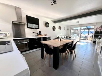 Maison - 93 m² - 5 pièces