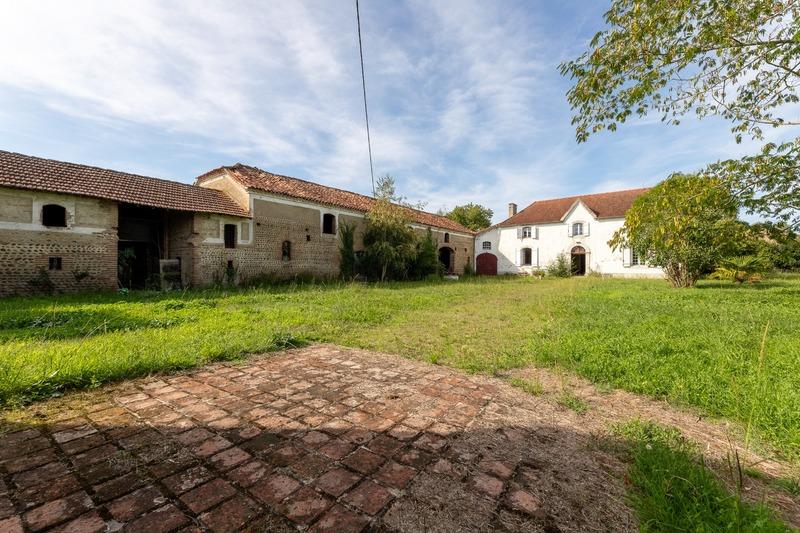 Maison - 264 m² - 7 pièces