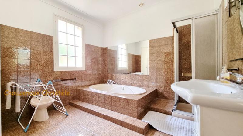 Maison - 250 m² - 8 pièces