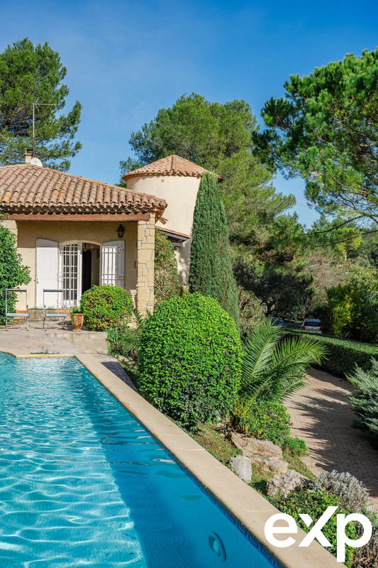 Maison - 195 m² - 8 pièces