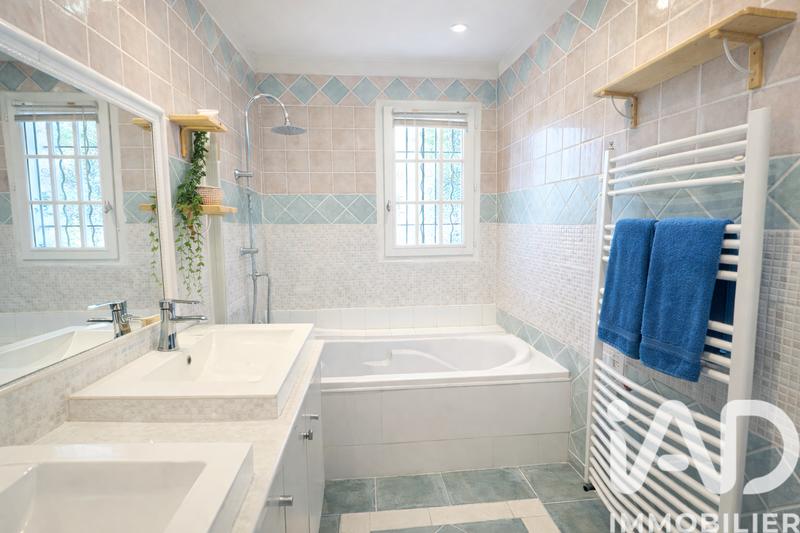 Maison - 190 m² - 10 pièces