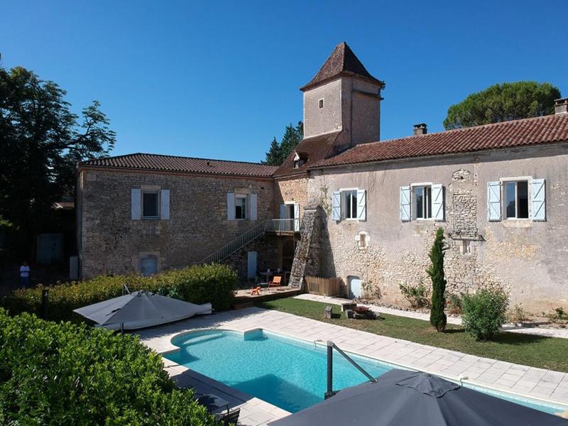 Demeure - 263 m² - 11 pièces