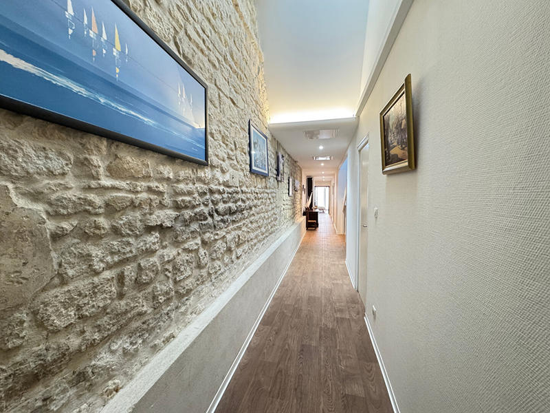 Maison - 308 m² - 9 pièces