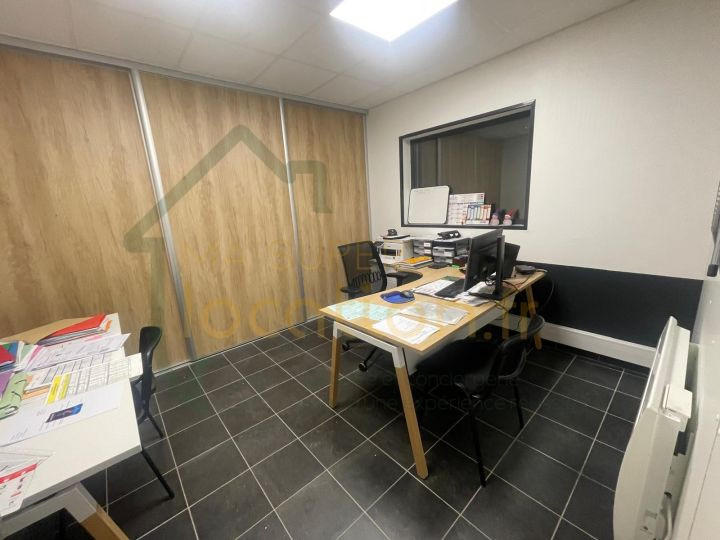 Local commercial - 351 m² - 9 pièces