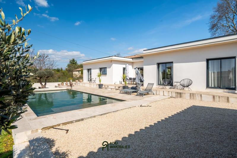 Maison - 220 m² - 5 pièces