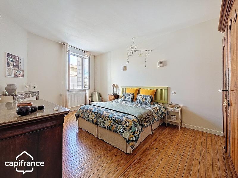 Maison - 243 m² - 8 pièces