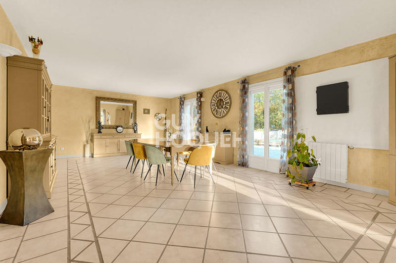 Maison - 221 m² - 7 pièces