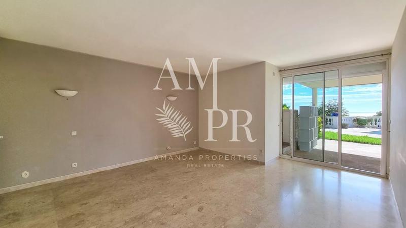 Villa - 239 m² - 6 pièces
