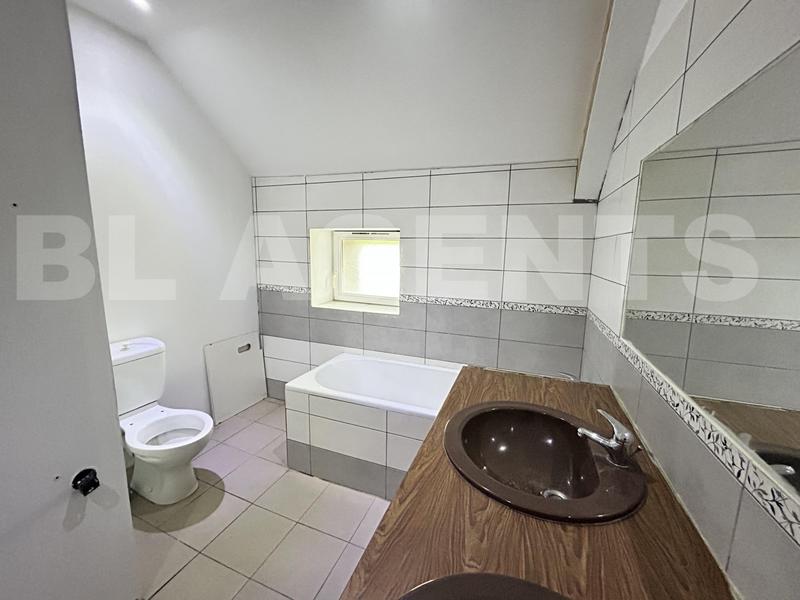 Maison - 250 m² - 8 pièces