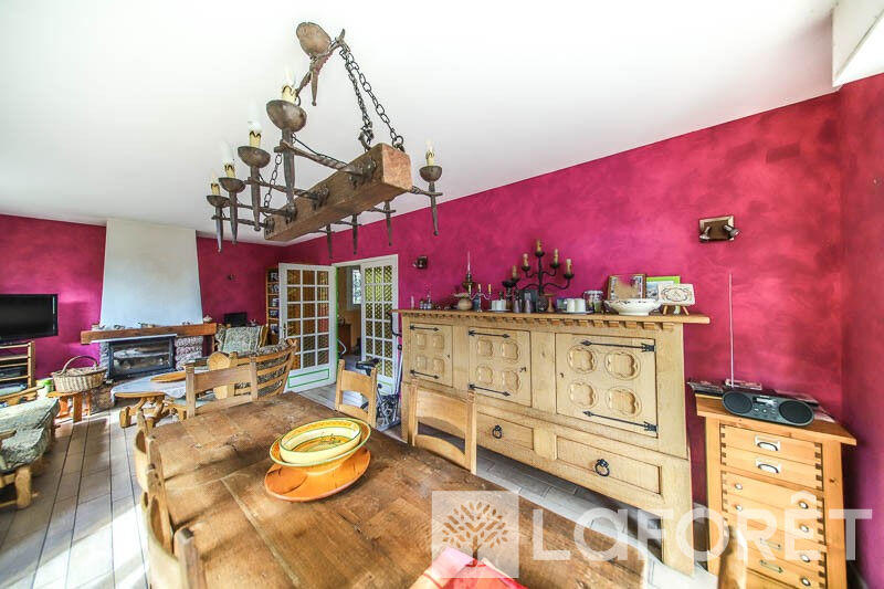 Maison - 202 m² - 9 pièces