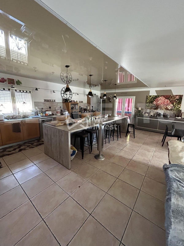 Villa - 250 m² - 8 pièces