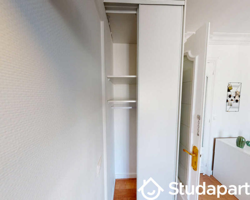 Chambre - 80 m² - 1 pièce