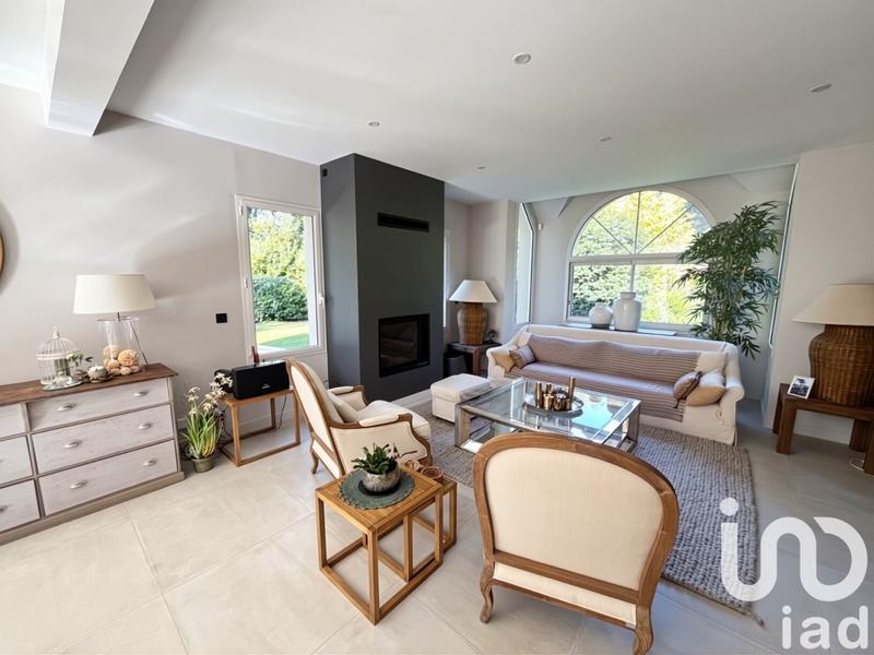 Maison - 240 m² - 10 pièces