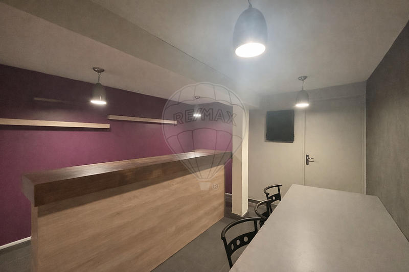 Local commercial - 90 m² - 5 pièces