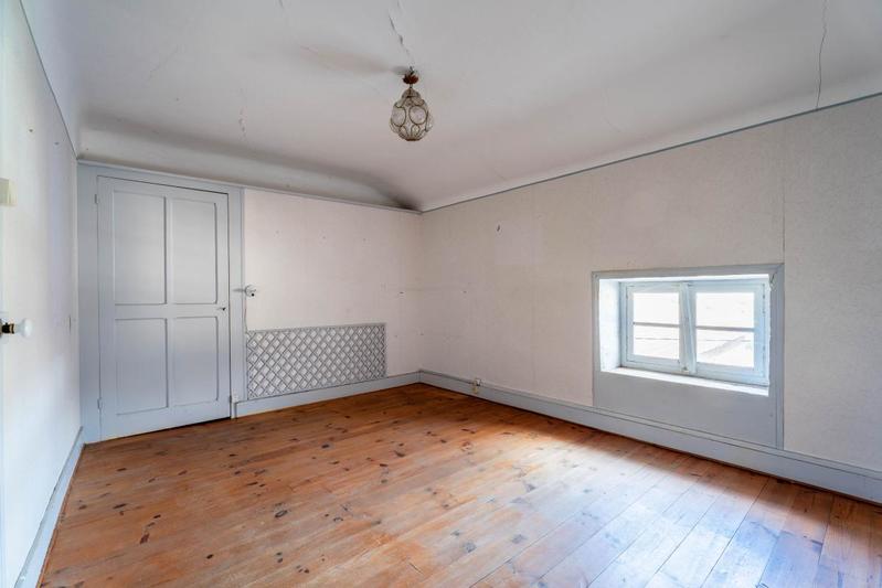 Propriété - 304 m² - 11 pièces