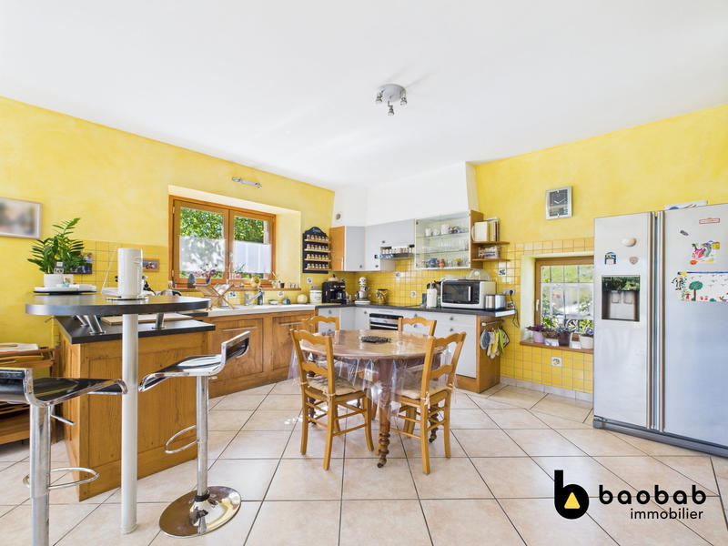 Maison - 320 m² - 12 pièces