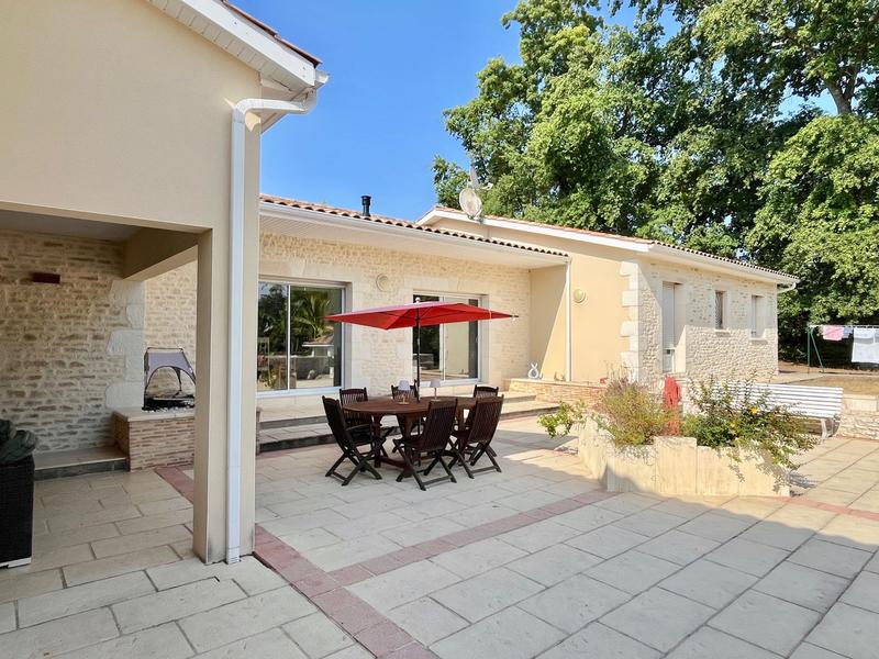 Maison traditionnelle - 210 m² - 8 pièces