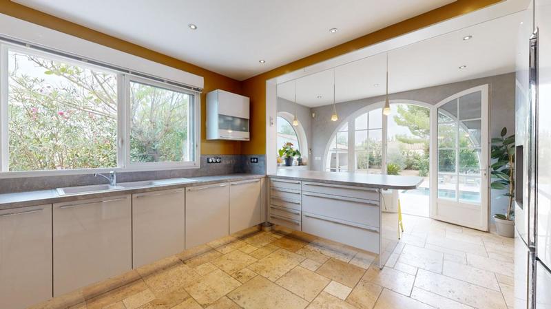 Villa - 311 m² - 12 pièces