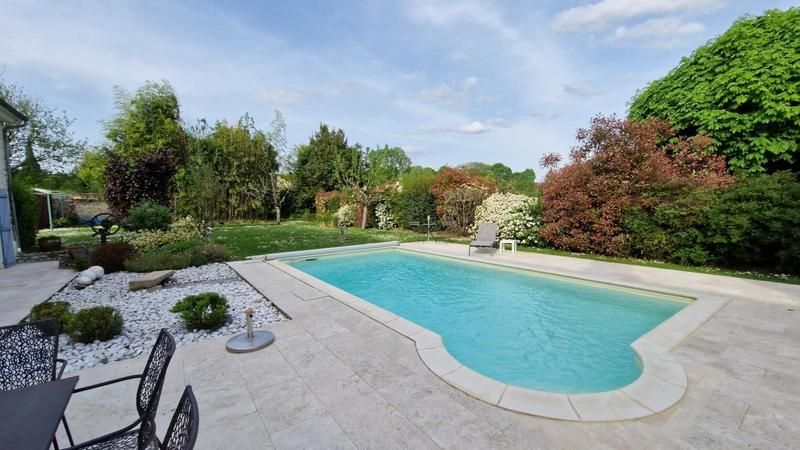 Maison - 204 m² - 6 pièces