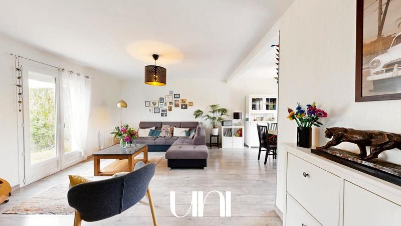 Maison - 95 m² - 5 pièces