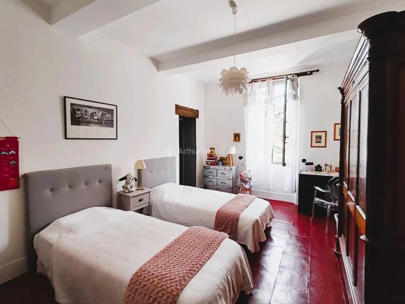 Maison - 300 m² - 7 pièces