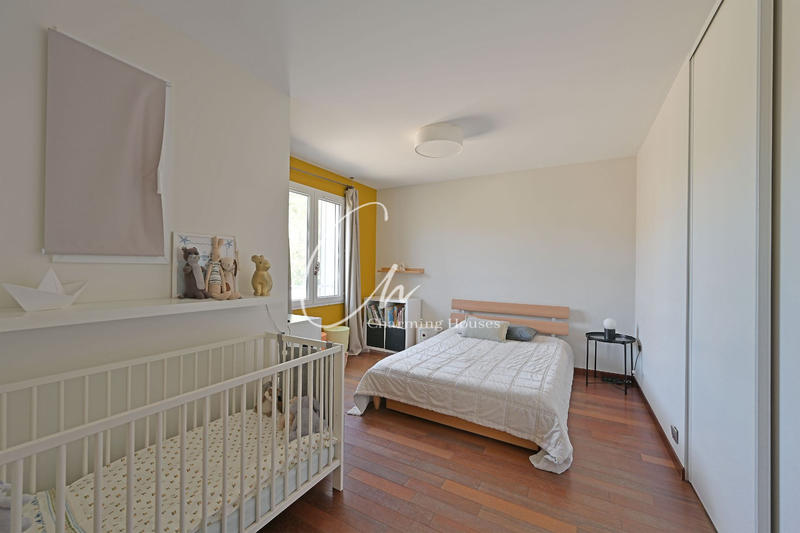 Maison - 218 m² - 7 pièces