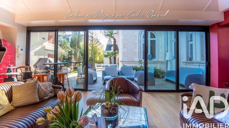 Maison - 225 m² - 10 pièces