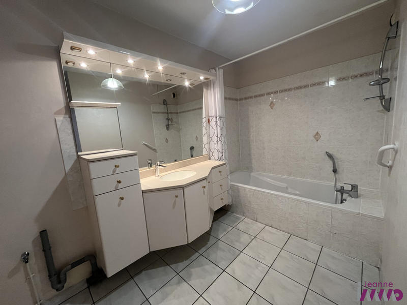 Appartement - 93 m² - 4 pièces