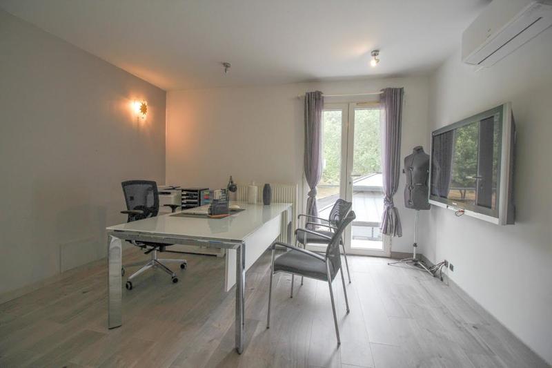 Propriété - 245 m² - 7 pièces