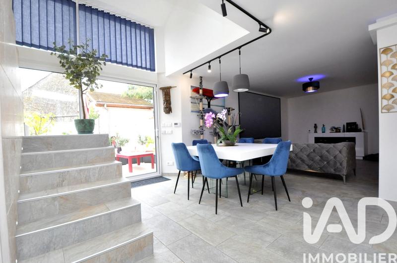 Maison - 205 m² - 7 pièces
