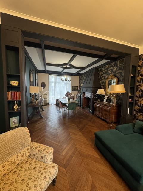 Maison - 276 m² - 8 pièces