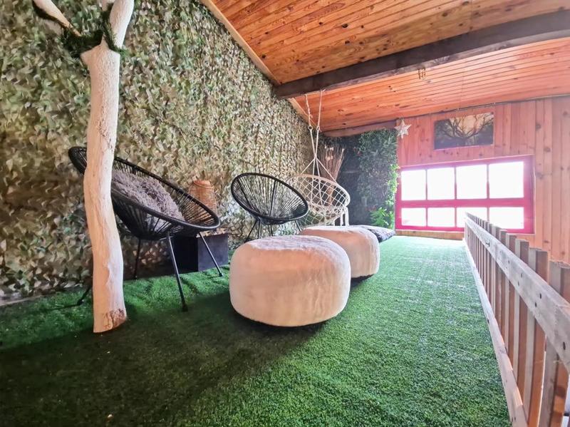 Maison - 230 m² - 6 pièces