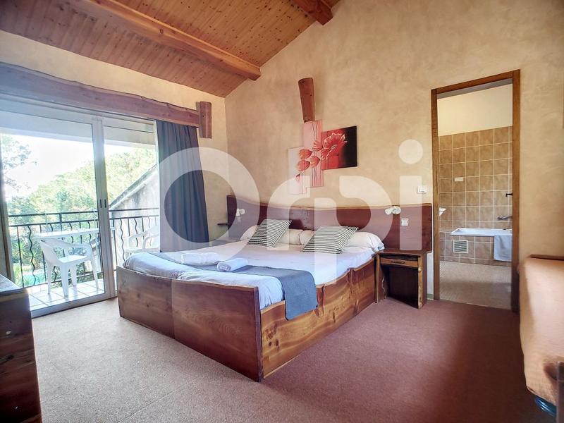 Maison - 288 m² - 9 pièces