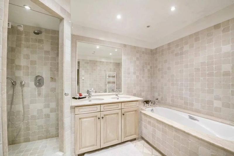 Villa - 282 m² - 6 pièces