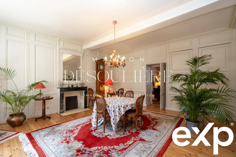 Maison - 300 m² - 7 pièces