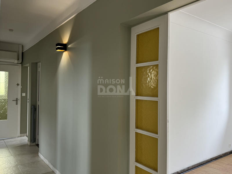 Maison - 242 m² - 8 pièces