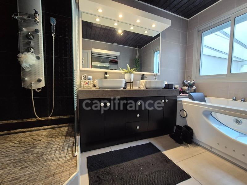 Maison - 170 m² - 5 pièces