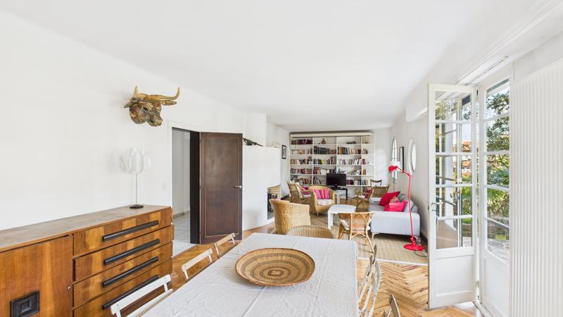 Maison - 285 m² - 8 pièces