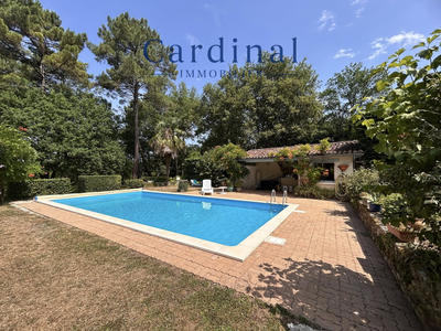 Maison - 220 m² - 13 pièces