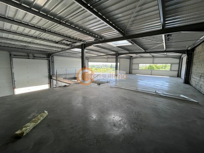 Local d'activité / Entrepôt - 273 m²