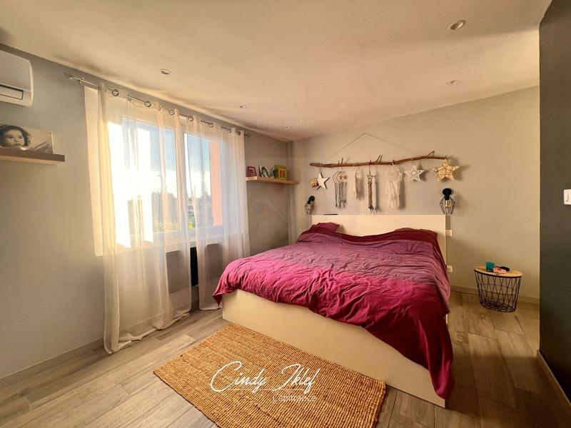 Maison - 230 m² - 6 pièces