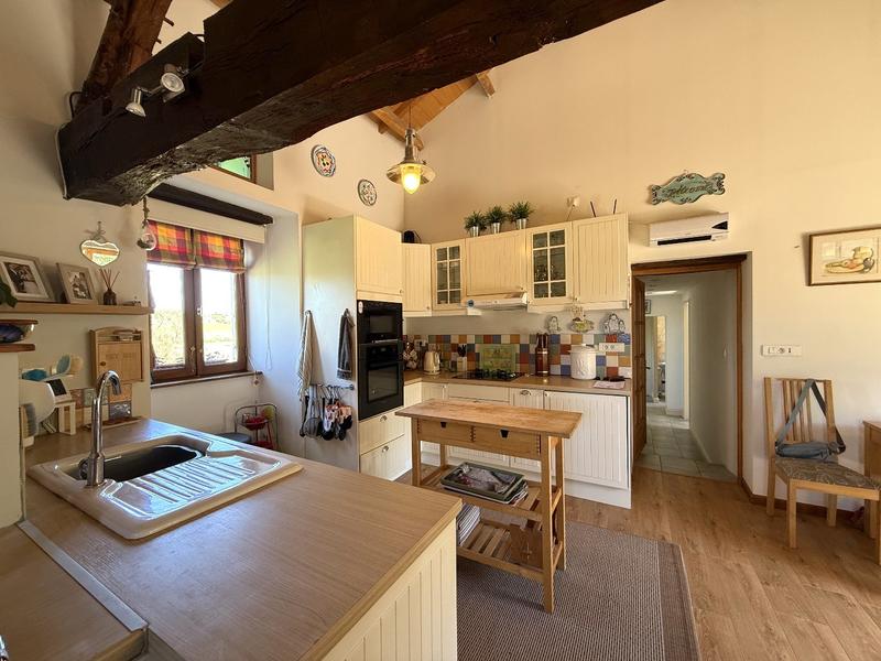 Maison - 220 m² - 6 pièces