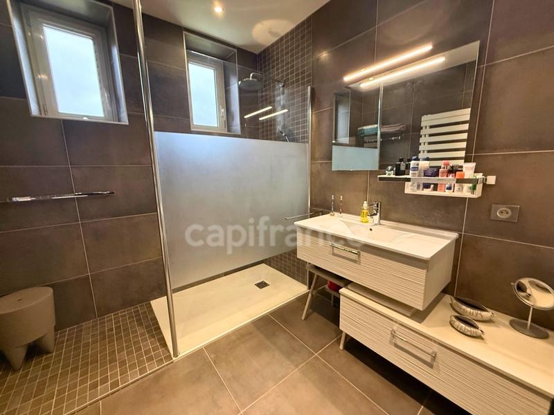 Maison - 195 m² - 9 pièces