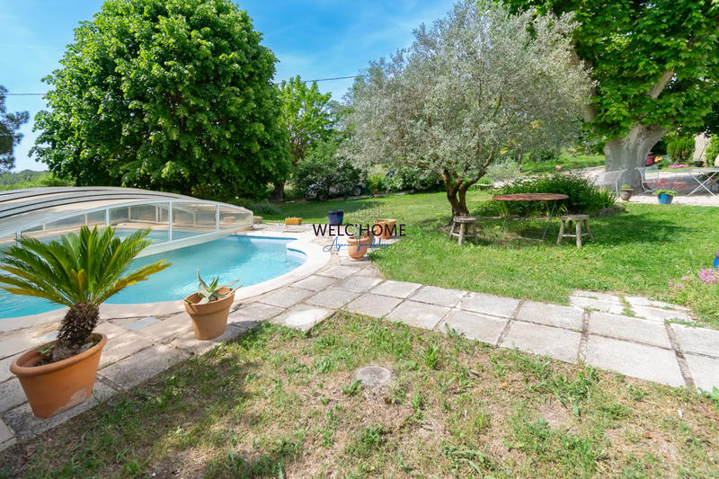 Maison - 213 m² - 8 pièces